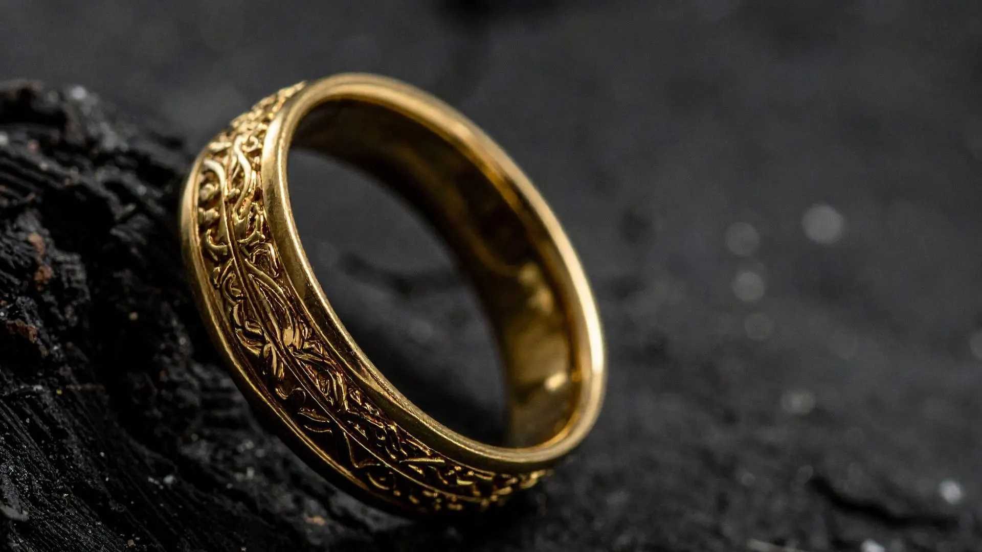 engagement rings photoshoot of close-up shots