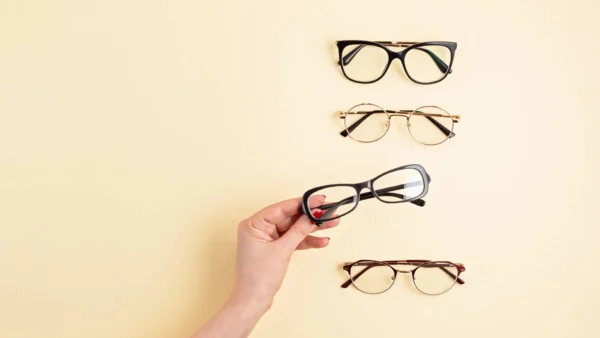 How to Remove Eyeglass Glare in Photoshop like a pro